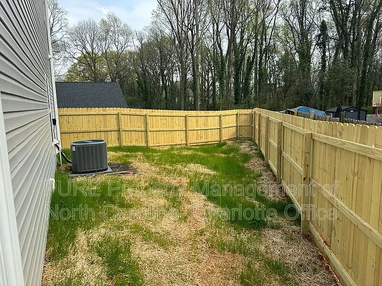 2649 Hemphill St — Photo 41