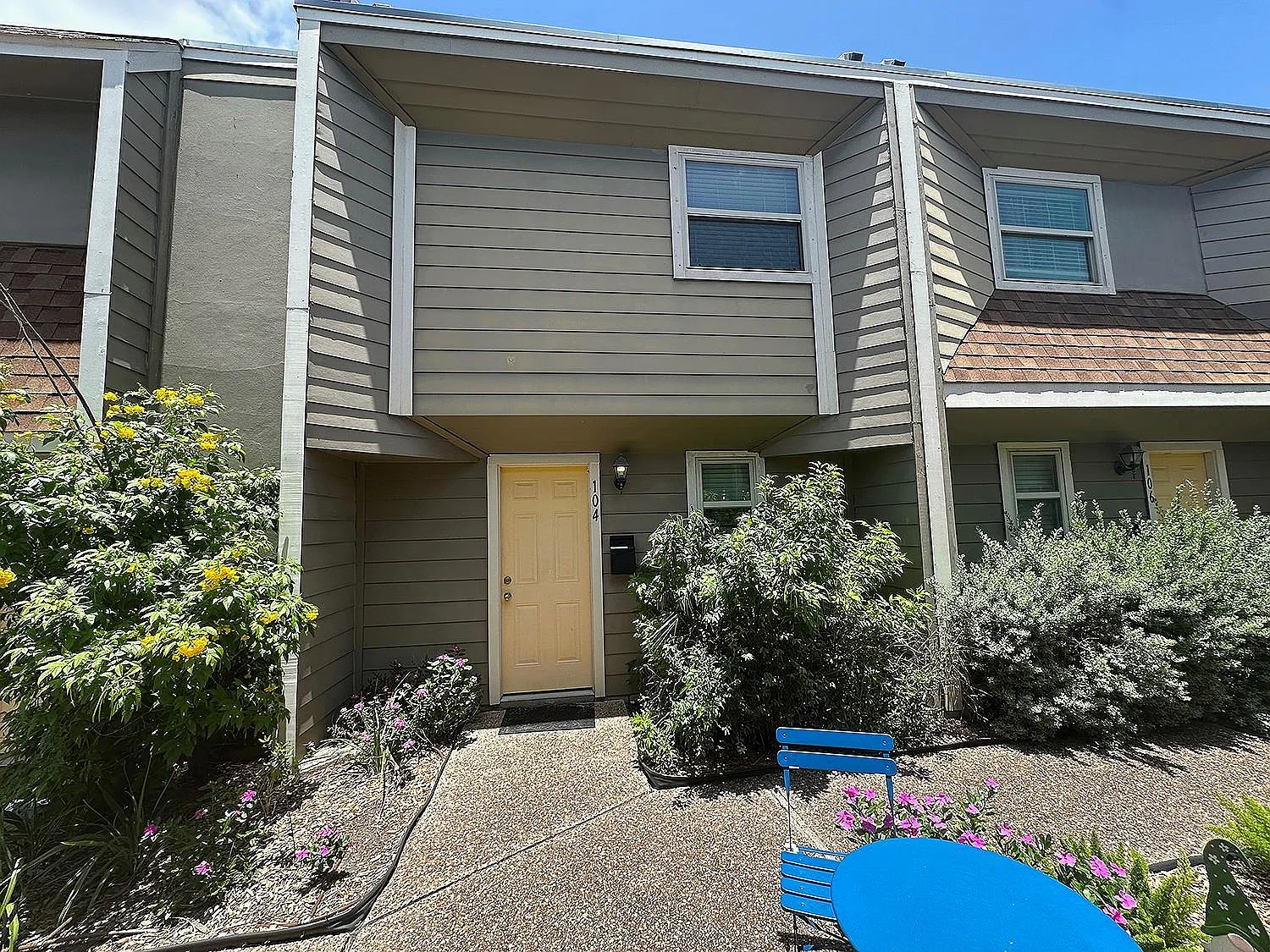 2 bed, 1.5 bath, 906 sqft, $1,750 — Photo 3