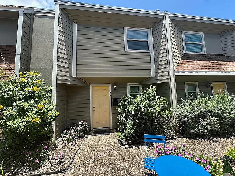 424 15th St #104 — Photo 3