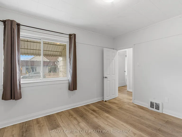 25 Pelham Rd #UPPER — Photo 9