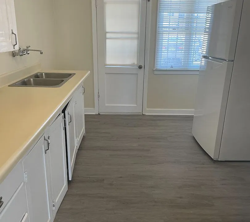 ADAMS AVENUE APARTMENTS