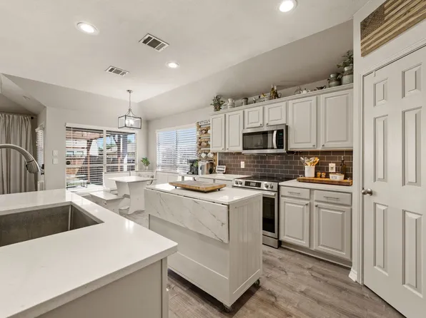 628 Poncho Ln, Haslet, TX 76052