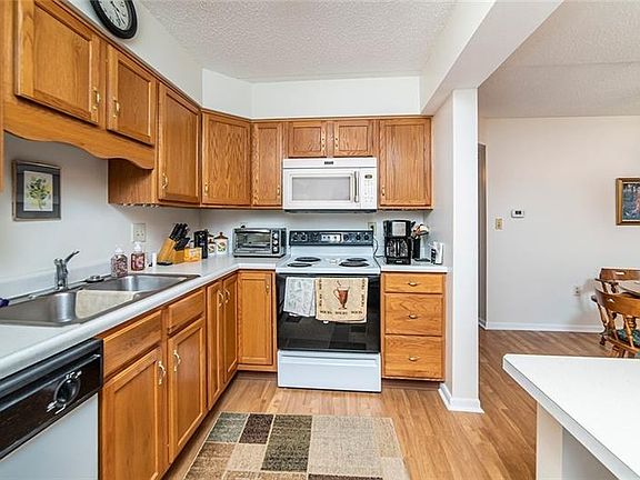 5th image of 703 Redmont Pl