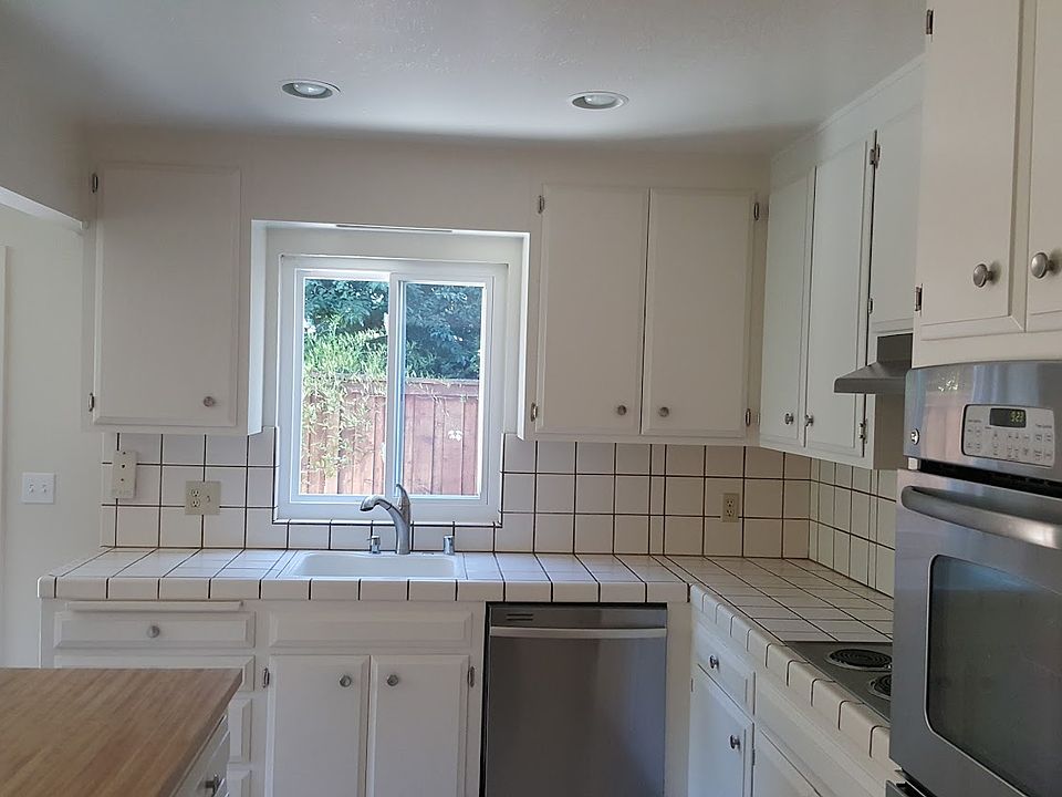1st image of 2135 Ascot Dr APT 16