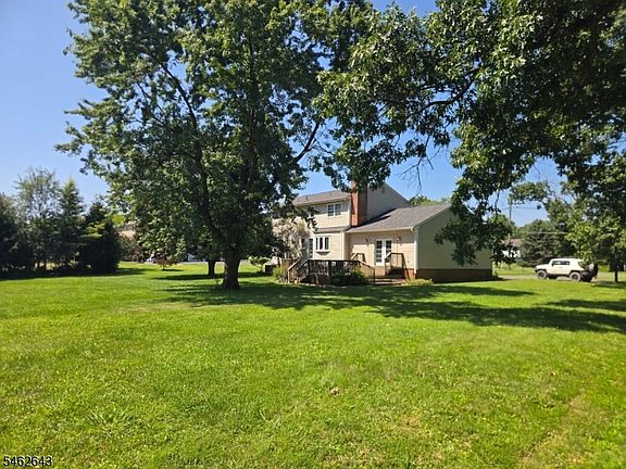 5th image of 160 Woods Rd