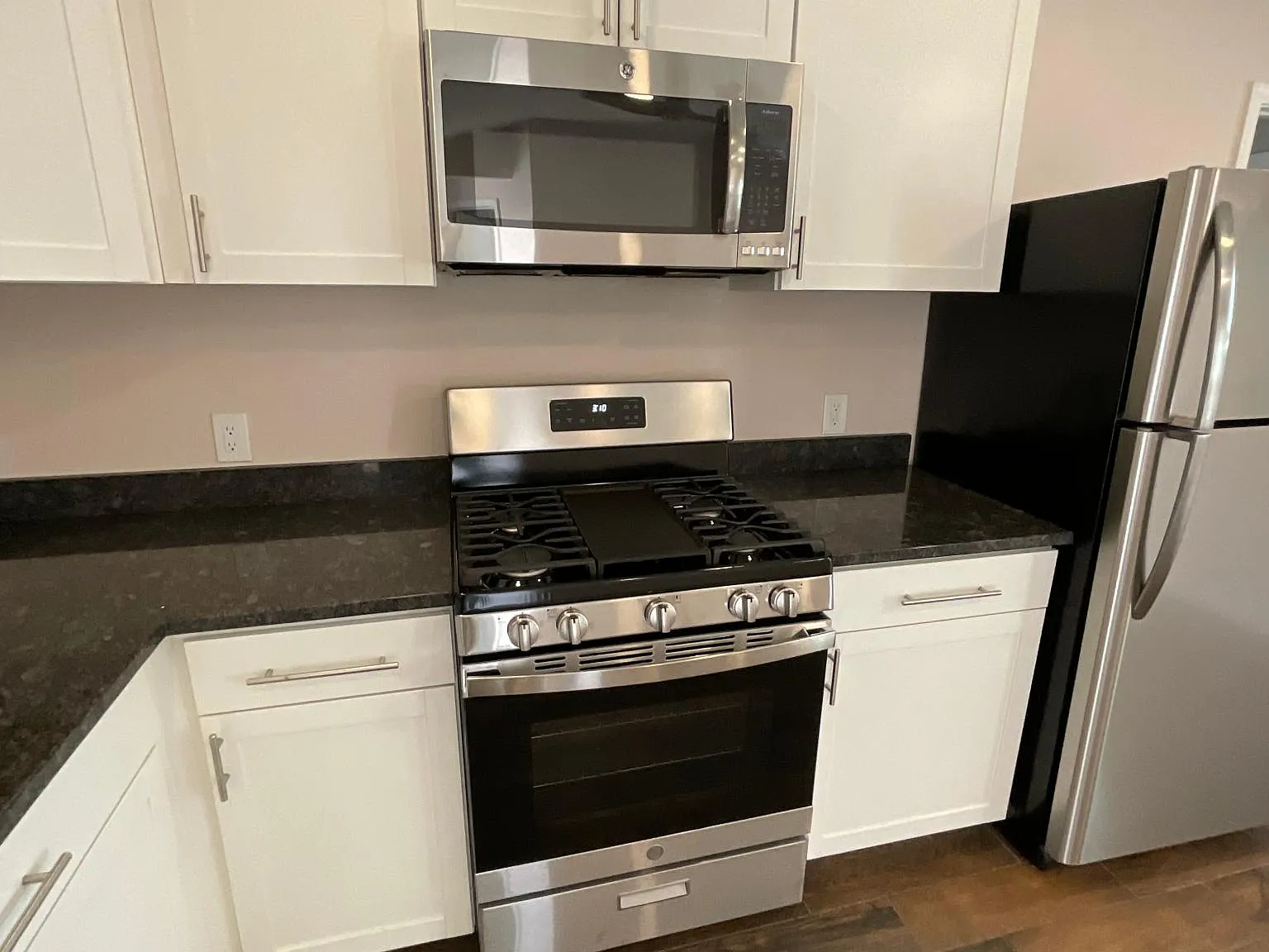 2 bed, 750 sqft, $995 — Photo 3