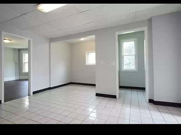 5th image of 946 Minnehaha Ave E APT 1