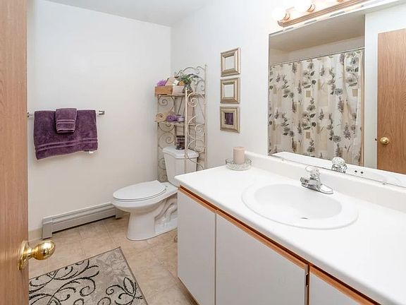 3rd image of 1711 Bond St APT 21