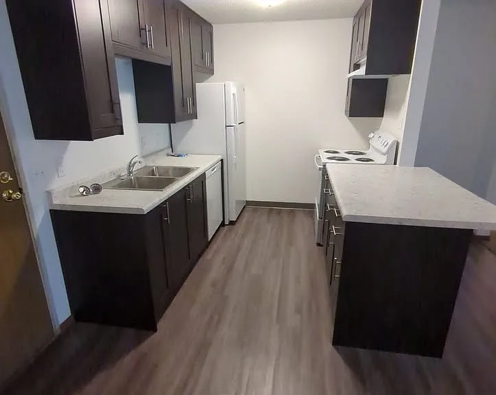 Regency East Apartments — Photo 4
