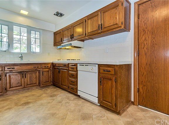 Kitchen perspective.