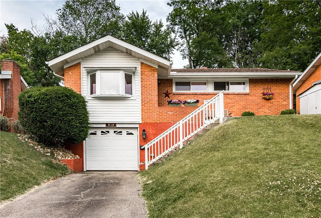 219 Cherrydell Dr photo 1