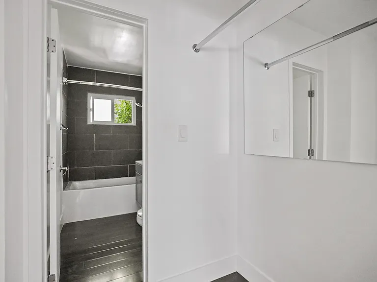1321 W 36th Pl #2 — Photo 9
