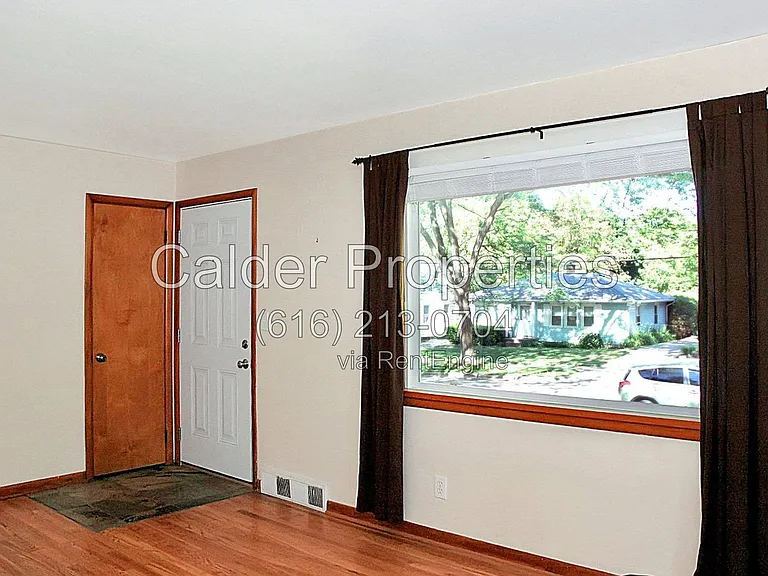 1317 Herrick Ave NE — Photo 8