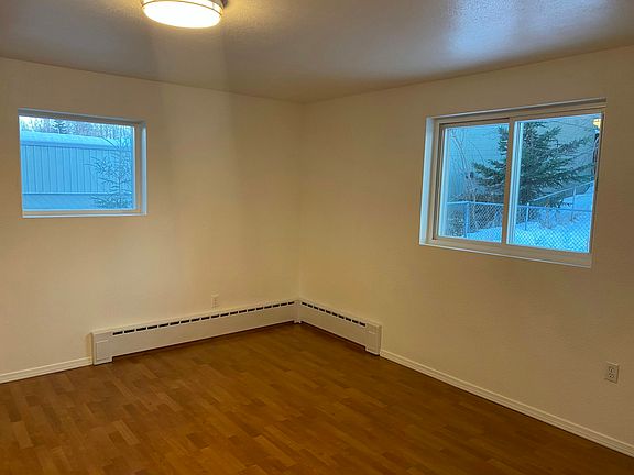 Main bedroom can fit 2x King size beds