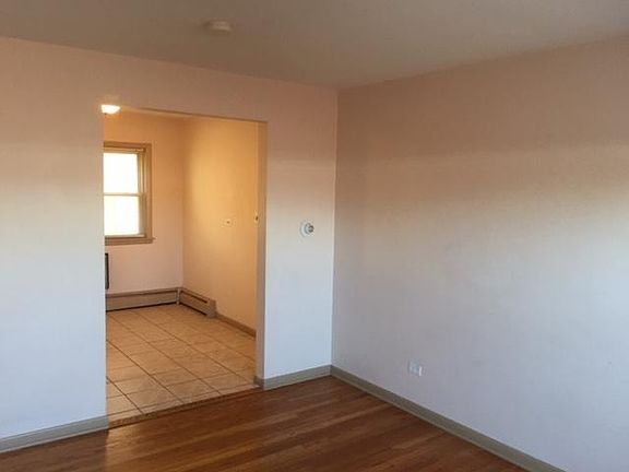 3rd image of 7432 N Harlem Ave
