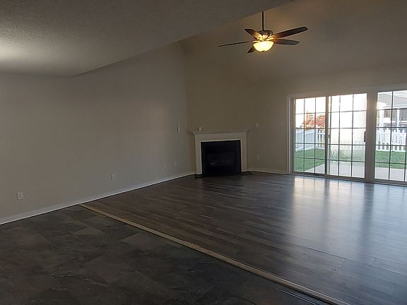 3rd image of 111 Carriage Point Ln