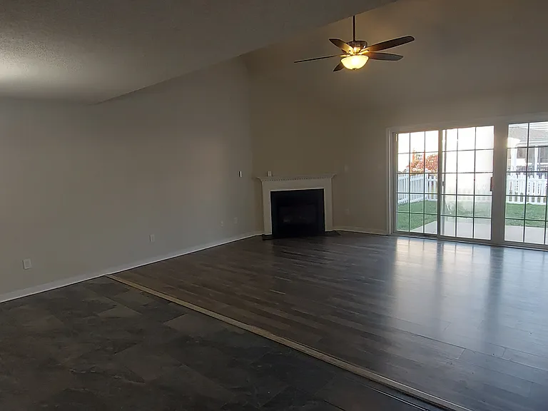 111 Carriage Point Ln — Photo 3