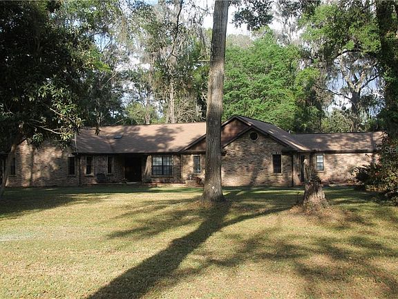 2nd image of 27 Lake Wood Cir
