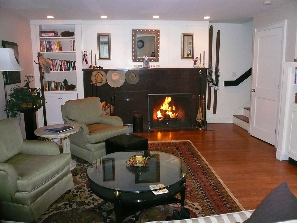 Living Rm, granite fireplace