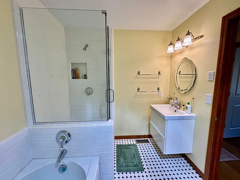6425 Coopers Hawk Rd — Photo 20