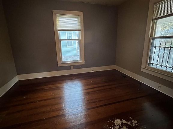 5th image of 604 N Sampson Ave