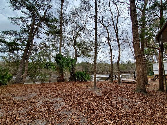5th image of 1329 SE Suwannee Trl