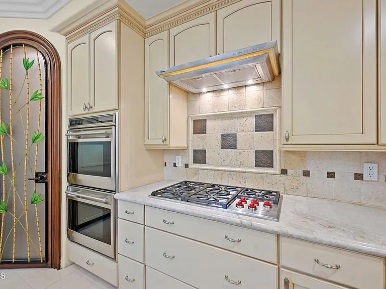 3263 New York Dr — Photo 12