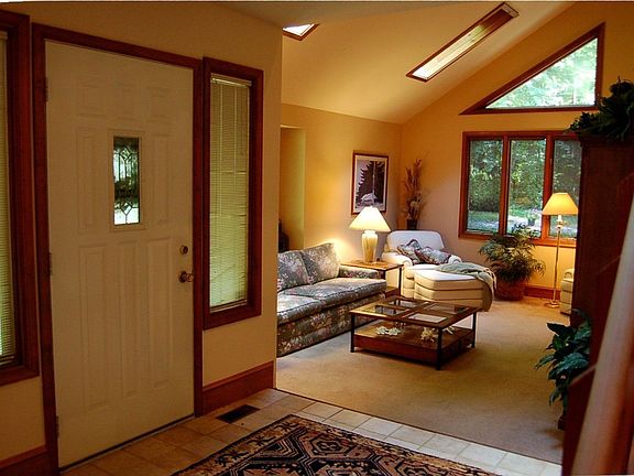 Foyer to Living Rm