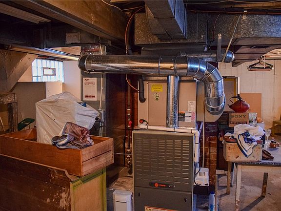 5th image of 908 Liberty St