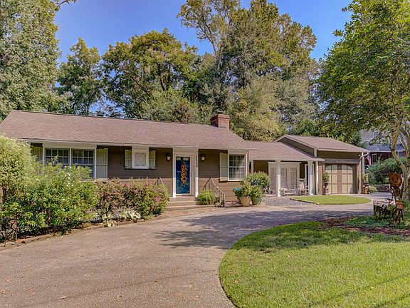 3rd image of 135 Chapel Hills Dr