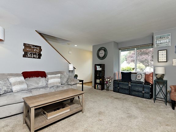 3rd image of 11818 112th Avenue Ct E