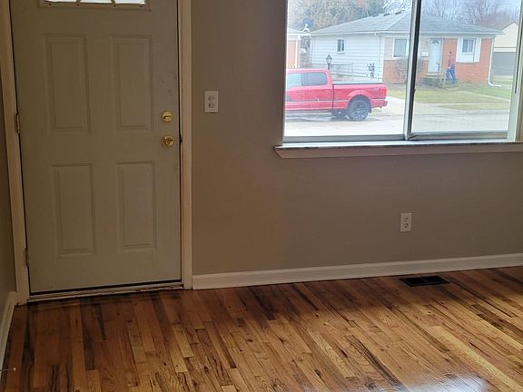 5th image of 19525 Heckman St