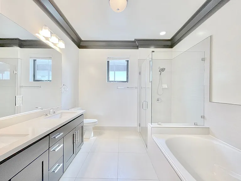1110 Glenville Dr — Photo 10