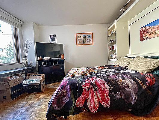 4th image of 393 W 49th St APT 3FF