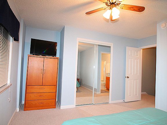 4th image of 135 Lakeshore Cir
