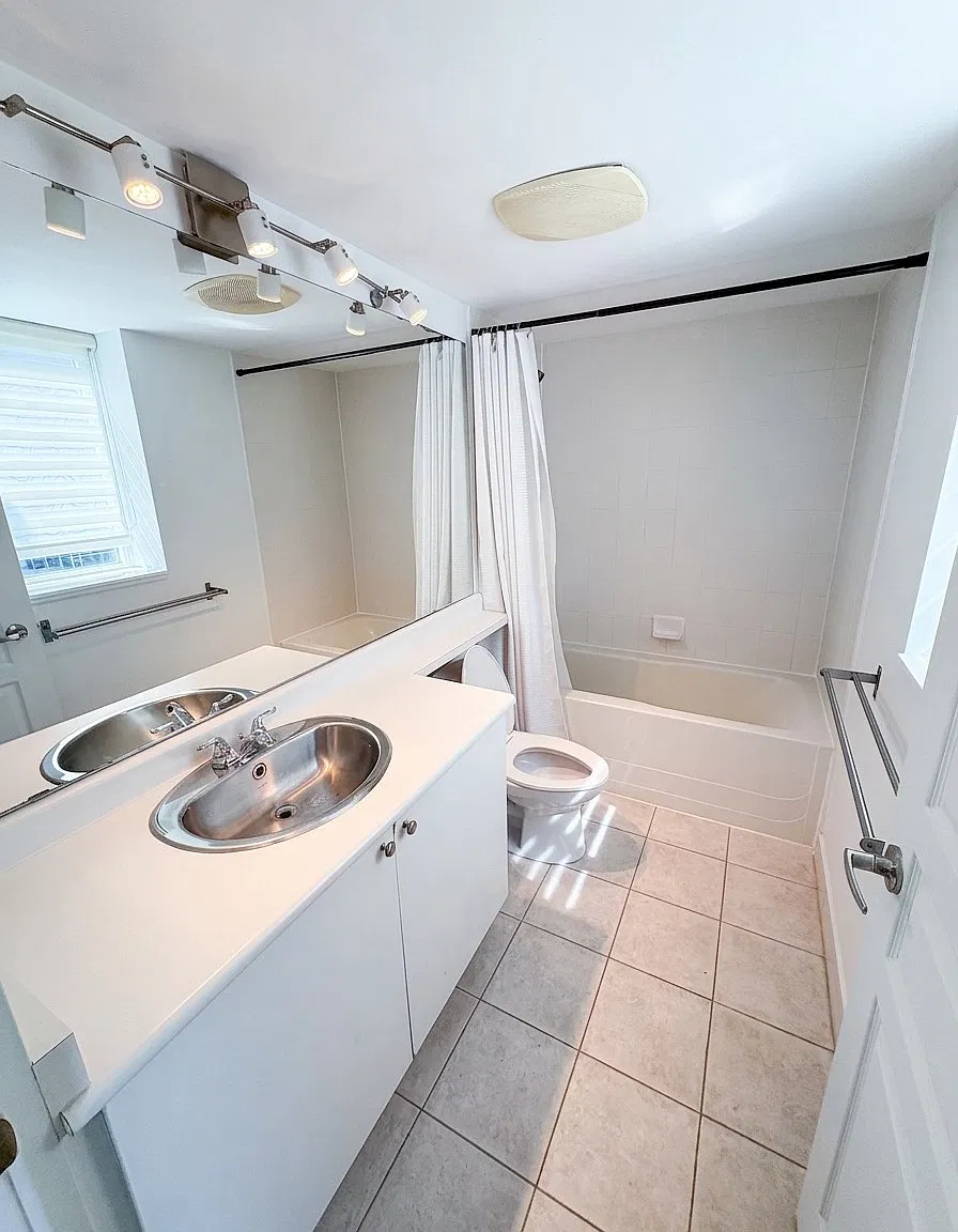 3 bed, $1,650 — Photo 2