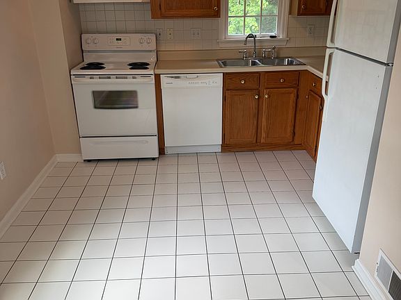 3rd image of 6644 Library Rd