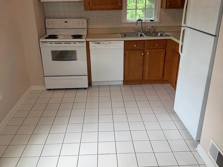 6644 Library Rd — Photo 3