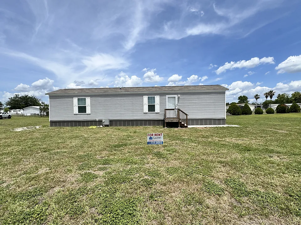1101 NW 12th Ln
