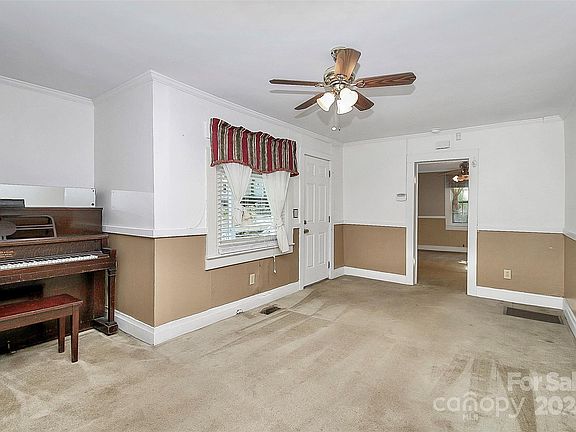 4th image of 907 W 9th Ave