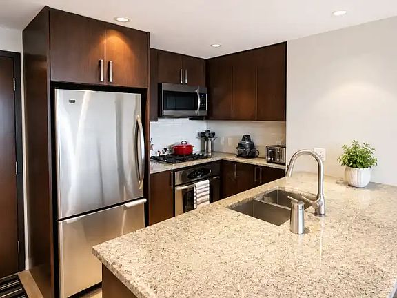 4th image of 2978 Glen Dr #1A