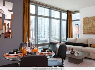 344 N Canal St #806, Chicago, IL 60606