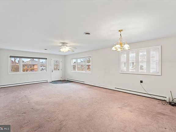3rd image of 107 Bonaire Dr