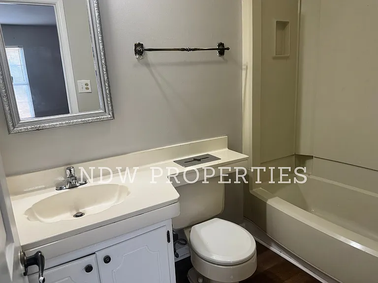 136 Butternut Ct — Photo 7