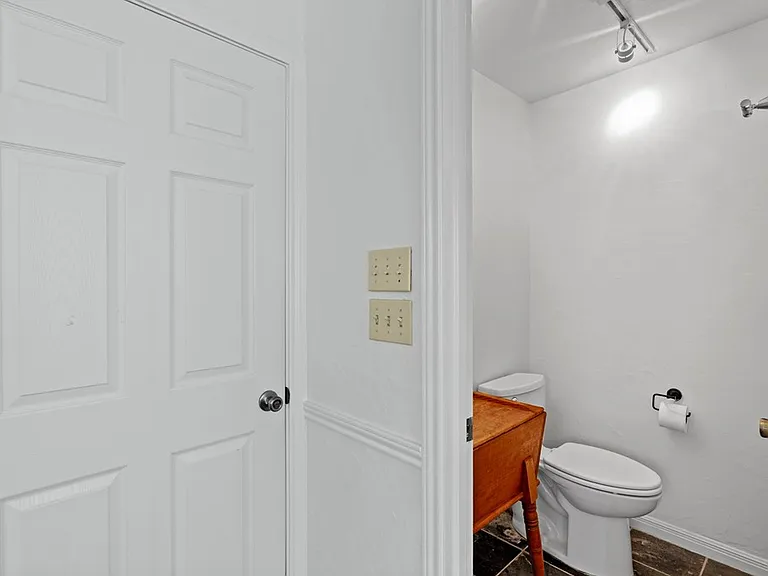 160 Vernons Ln — Photo 14