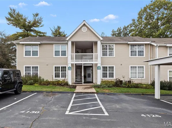4126 Island Terrace Ct, Florissant, MO 63034