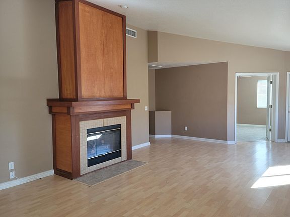 5th image of 2839 W Medallion Dr