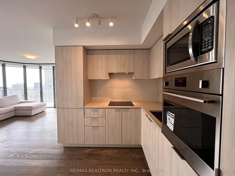 11 Wellesley St W #4102 — Photo 3