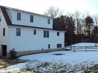 9 Daisy Ln, Poughkeepsie, NY 12603