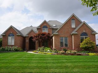 618 Saint Annes Ct, Bowling Green, OH